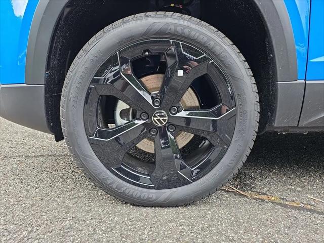 2026 Volkswagen Taos SE Black