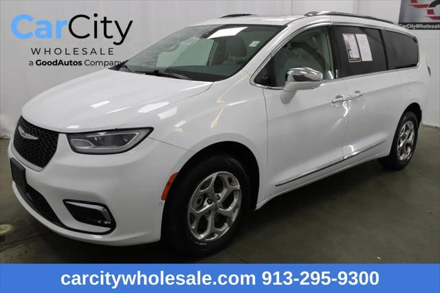 2021 Chrysler Pacifica Limited for sale in Shawnee, KS