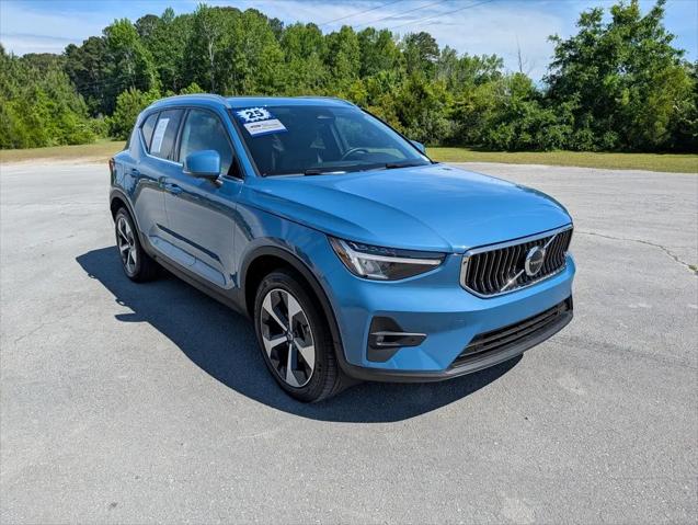 2025 Volvo XC40 B5 Plus Bright Theme