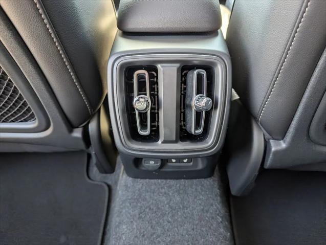 2025 Volvo XC40 B5 Plus Bright Theme