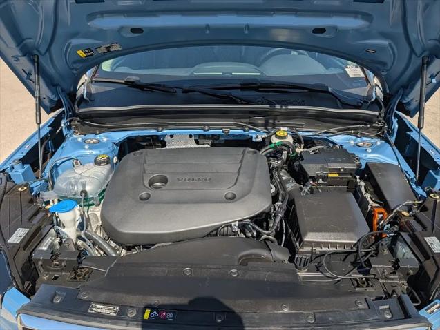 2025 Volvo XC40 B5 Plus Bright Theme