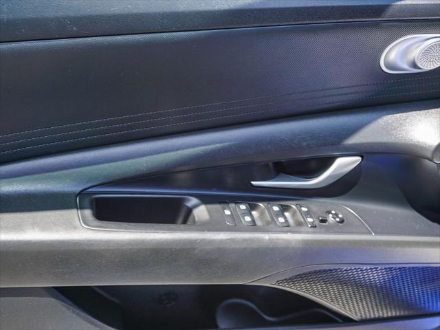 2023 Hyundai Elantra SE