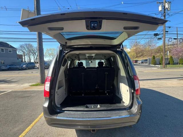 2016 Chrysler Town & Country Touring