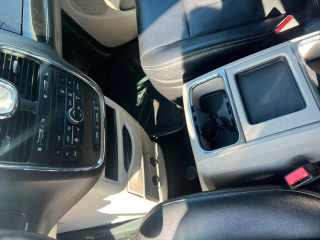 2016 Chrysler Town & Country Touring
