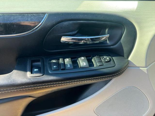 2016 Chrysler Town & Country Touring