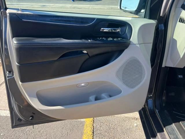 2016 Chrysler Town & Country Touring