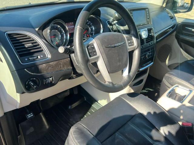2016 Chrysler Town & Country Touring