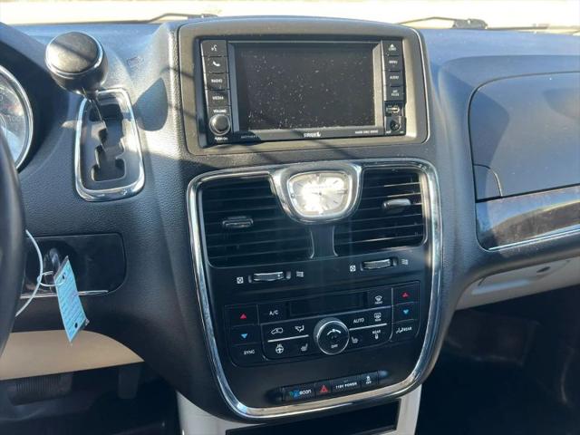 2016 Chrysler Town & Country Touring
