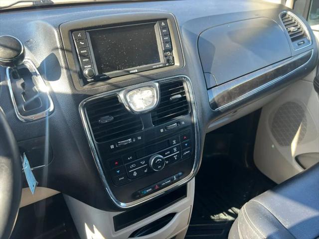 2016 Chrysler Town & Country Touring