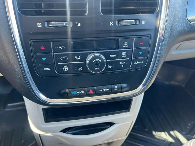 2016 Chrysler Town & Country Touring