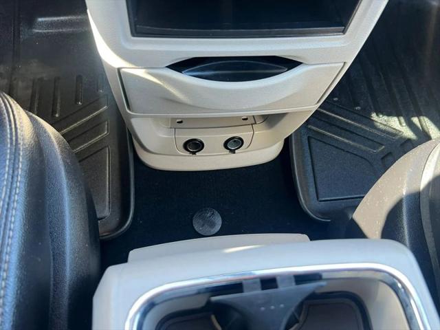 2016 Chrysler Town & Country Touring