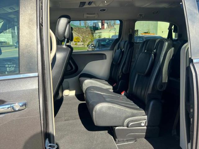 2016 Chrysler Town & Country Touring