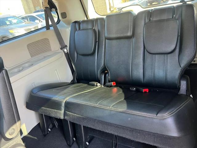 2016 Chrysler Town & Country Touring
