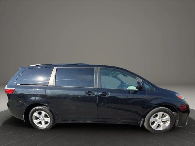 2020 Toyota Sienna LE