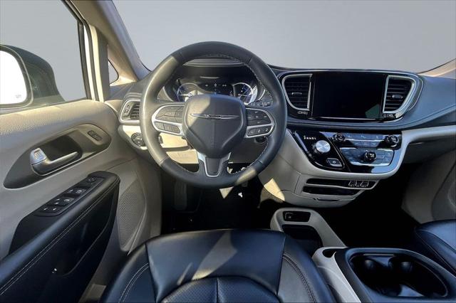 2023 Chrysler Pacifica Hybrid Touring L