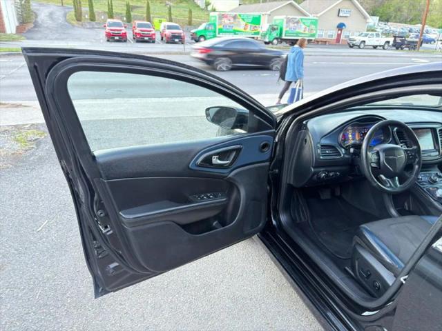 2016 Chrysler 200 S