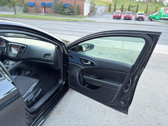 2016 Chrysler 200 S