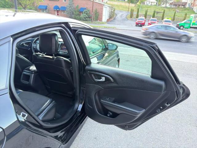2016 Chrysler 200 S