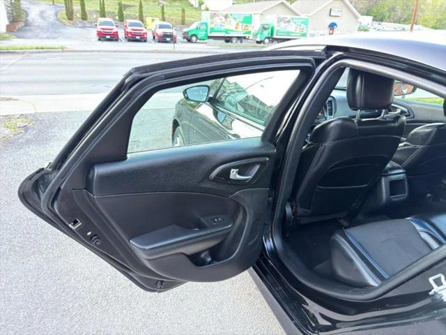 2016 Chrysler 200 S