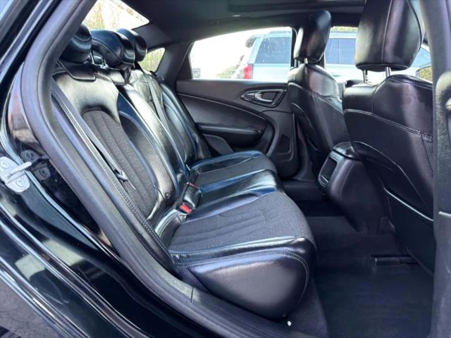 2016 Chrysler 200 S