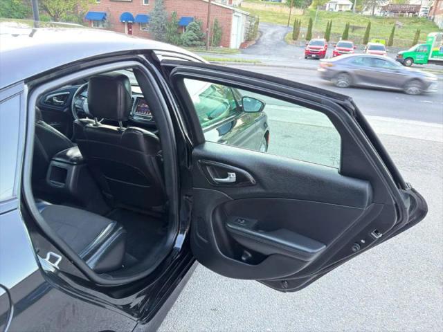 2016 Chrysler 200 S
