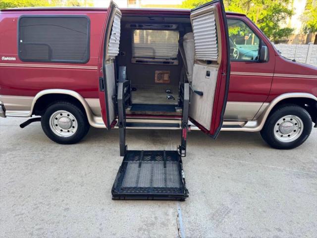1999 Ford E-250 Base