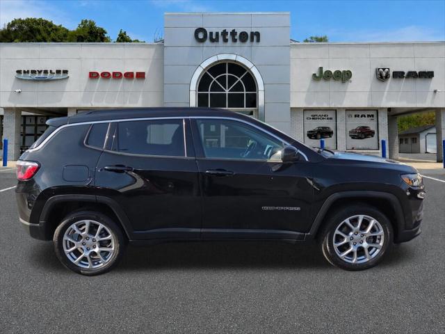 2022 Jeep Compass Latitude Lux 4x4 2022 Jeep Compass Latitude Lux 4x4
