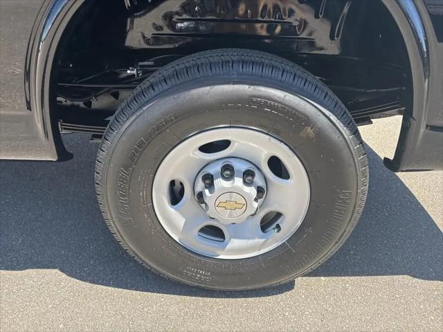 2026 Chevrolet Express Cargo Van 2500 Regular Wheelbase, WT, RWD