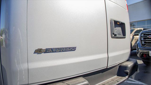 2026 Chevrolet Express Cargo Van 2500 Regular Wheelbase, WT, RWD