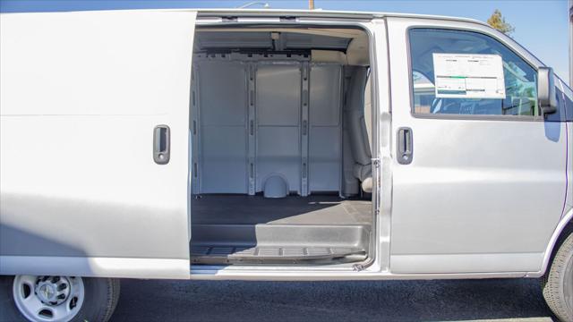2026 Chevrolet Express Cargo Van 2500 Regular Wheelbase, WT, RWD