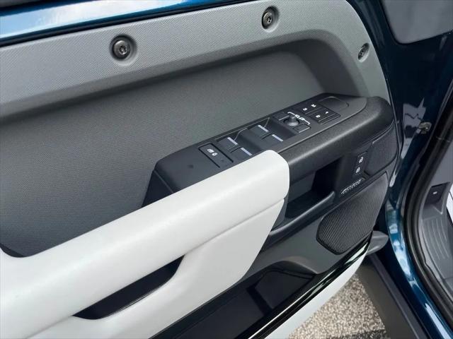 2026 Land Rover Defender P635 OCTA