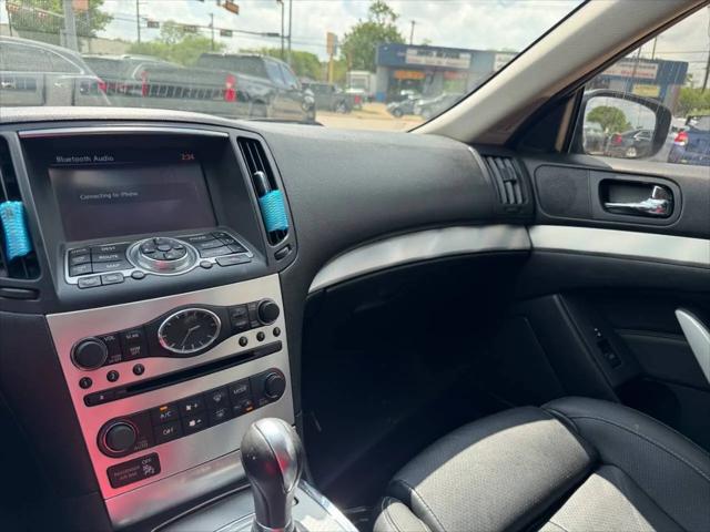 2015 INFINITI Q60 Standard