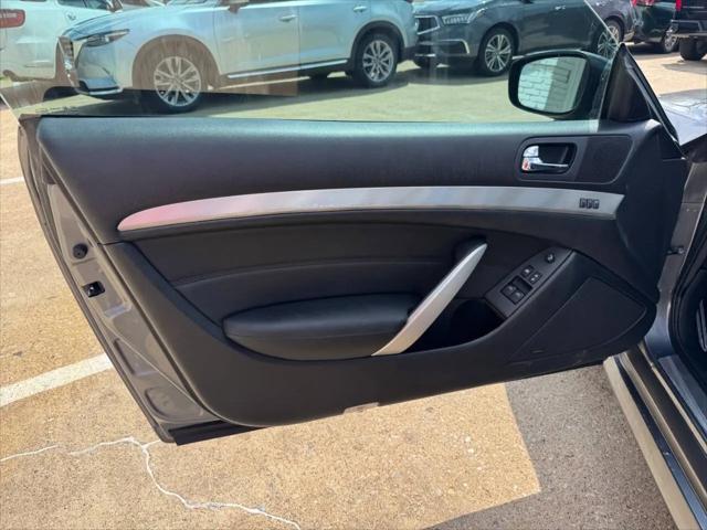 2015 INFINITI Q60 Standard