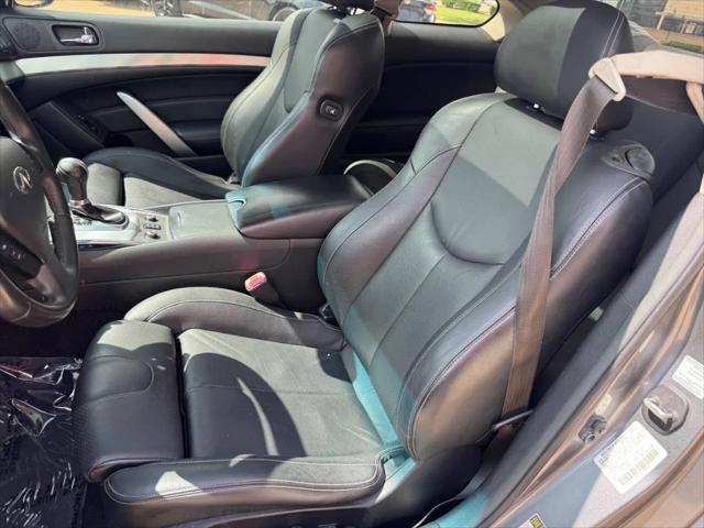 2015 INFINITI Q60 Standard
