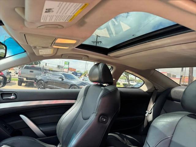 2015 INFINITI Q60 Standard