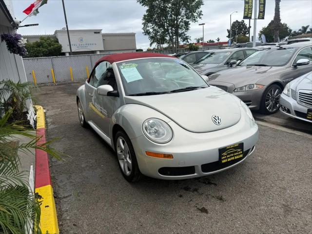 2009 Volkswagen New Beetle 2.5L Blush Edition