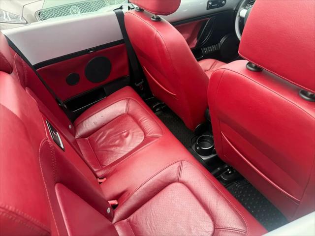 2009 Volkswagen New Beetle 2.5L Blush Edition