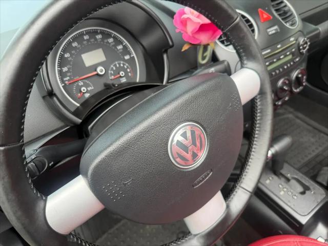 2009 Volkswagen New Beetle 2.5L Blush Edition