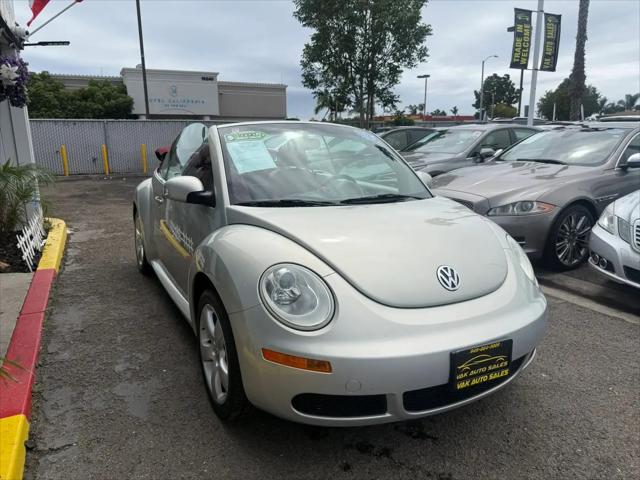 2009 Volkswagen New Beetle 2.5L Blush Edition