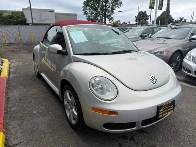2009 Volkswagen New Beetle 2.5L Blush Edition
