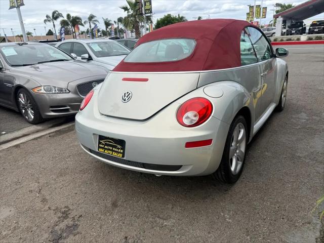 2009 Volkswagen New Beetle 2.5L Blush Edition