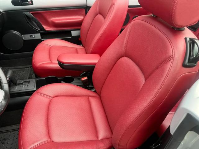 2009 Volkswagen New Beetle 2.5L Blush Edition