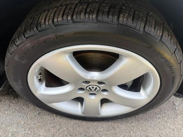 2009 Volkswagen New Beetle 2.5L Blush Edition
