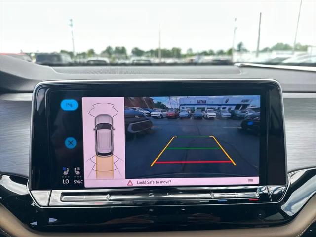 2026 Volkswagen Atlas Cross Sport SE with Technology