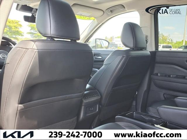 2023 Nissan Pathfinder SL FWD