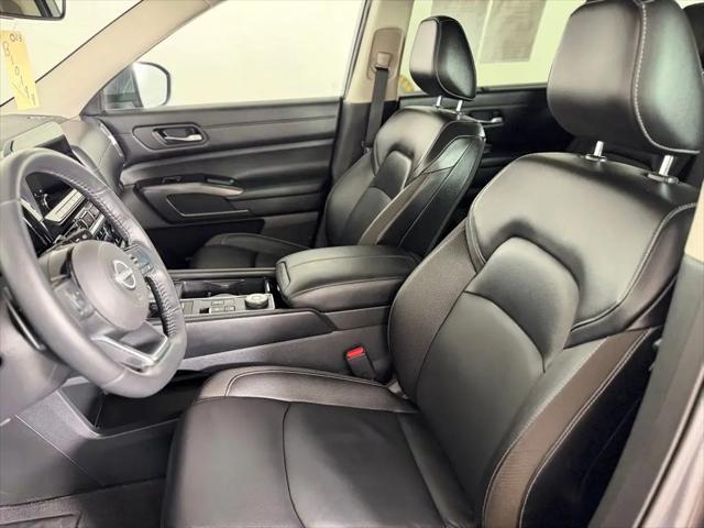 2023 Nissan Pathfinder SL 4WD