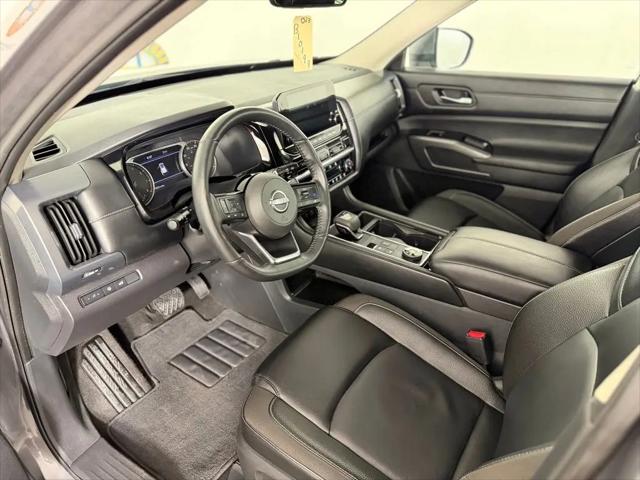 2023 Nissan Pathfinder SL 4WD