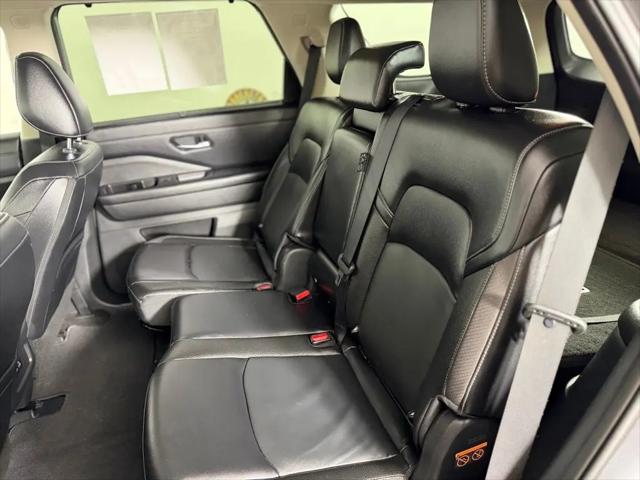 2023 Nissan Pathfinder SL 4WD