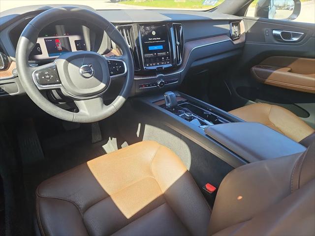 2023 Volvo XC60 B5 Plus Dark Theme