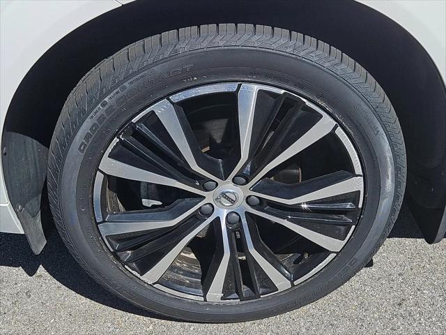 2023 Volvo XC60 B5 Plus Dark Theme